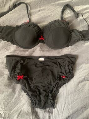 Black Ruffled Push-Up Bra & Bikini Set with Red Bow Accents